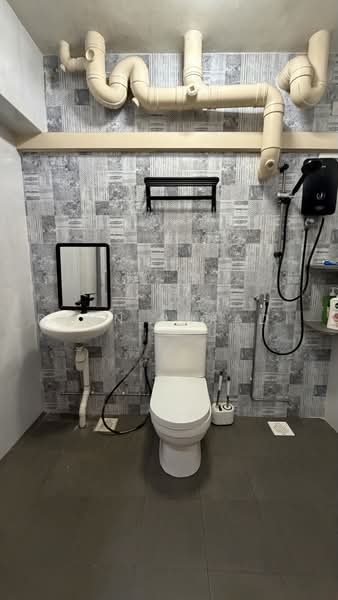 291B Compassvale Street, 291B Compassvale Street, 3 Bedrooms, 1,184 sqft, HDB Flat For Sale, by Dynn Suradi, 500222700 - Bathroom - PropertyGuru.com.sg