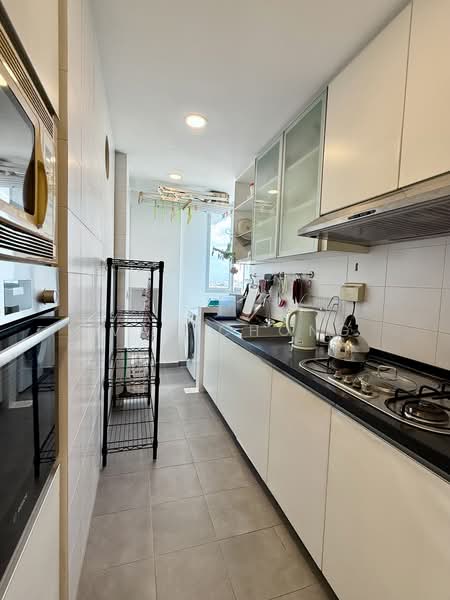 Kovan Melody, 37 Kovan Road, 2 Bedrooms, 904 sqft, Condominium For Sale, by Ivan Chong, 500222713 - Kitchen - PropertyGuru.com.sg