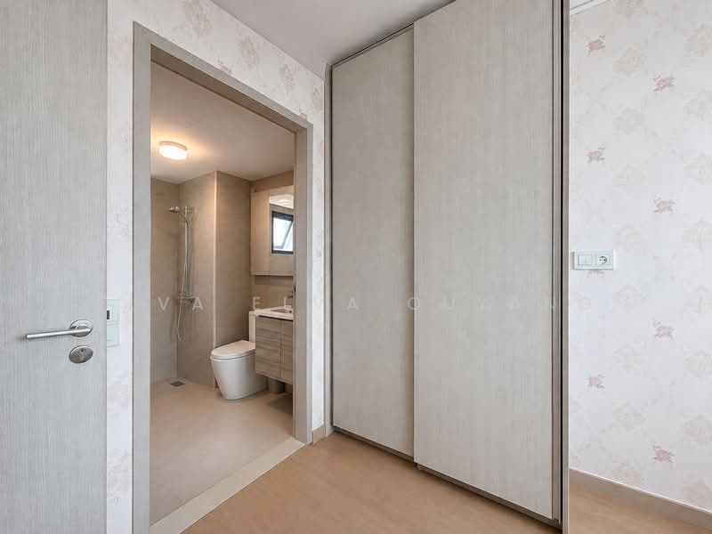 Cheap Cheap Cheap 3B2B at Treasure at Tampines, , 3 Bedrooms, 947 sqft, Condominium For Sale, by Elva Elva Ouyang, 500222726 - Bathroom - PropertyGuru.com.sg