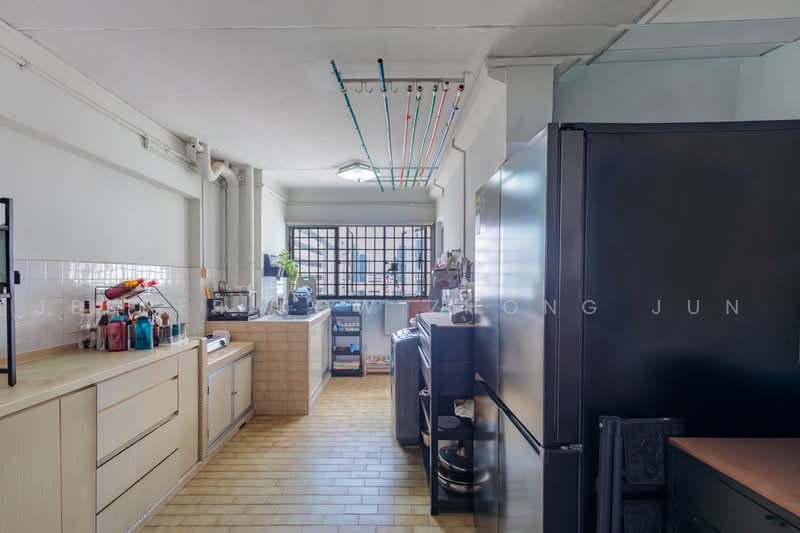 808 Tampines Avenue 4, 808 Tampines Avenue 4, 2 Bedrooms, 786 sqft, HDB Flat For Sale, by Jesper Kow Zhong Jun, 500222737 - Kitchen - PropertyGuru.com.sg