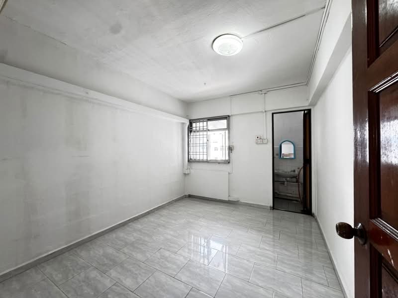 345 Ang Mo Kio Avenue 3, 345 Ang Mo Kio Avenue 3, 2 Bedrooms, 785 sqft, HDB Flat For Sale, by Elaine Ng, 500222738 - master bedroom - PropertyGuru.com.sg