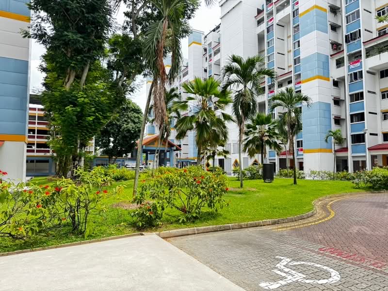 345 Ang Mo Kio Avenue 3, 345 Ang Mo Kio Avenue 3, 2 Bedrooms, 785 sqft, HDB Flat For Sale, by Elaine Ng, 500222738 - Lush greenery - PropertyGuru.com.sg