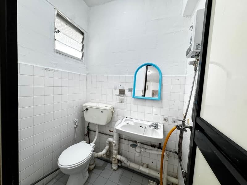 345 Ang Mo Kio Avenue 3, 345 Ang Mo Kio Avenue 3, 2 Bedrooms, 785 sqft, HDB Flat For Sale, by Elaine Ng, 500222738 - master bath - PropertyGuru.com.sg
