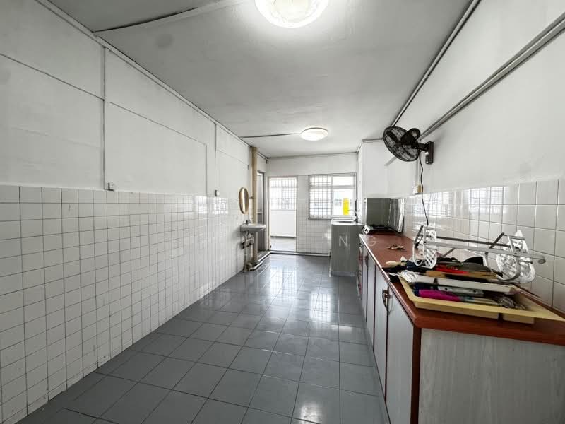 345 Ang Mo Kio Avenue 3, 345 Ang Mo Kio Avenue 3, 2 Bedrooms, 785 sqft, HDB Flat For Sale, by Elaine Ng, 500222738 - over-sized Kitchen - PropertyGuru.com.sg