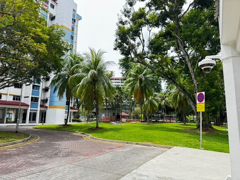 345 Ang Mo Kio Avenue 3, 345 Ang Mo Kio Avenue 3, 2 Bedrooms, 785 sqft, HDB Flat For Sale, by Elaine Ng, 500222738 - Lush greenery - PropertyGuru.com.sg