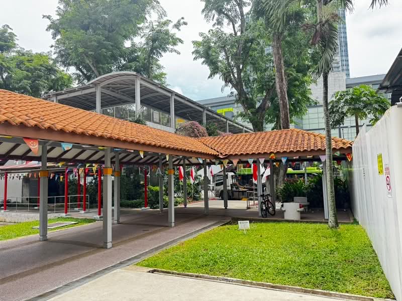 345 Ang Mo Kio Avenue 3, 345 Ang Mo Kio Avenue 3, 2 Bedrooms, 785 sqft, HDB Flat For Sale, by Elaine Ng, 500222738 - Sheltered walkway to AMK Hub and AMK MRT - PropertyGuru.com.sg
