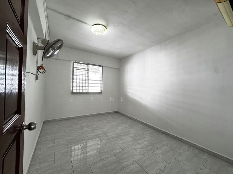 345 Ang Mo Kio Avenue 3, 345 Ang Mo Kio Avenue 3, 2 Bedrooms, 785 sqft, HDB Flat For Sale, by Elaine Ng, 500222738 - Bedroom 2 - PropertyGuru.com.sg