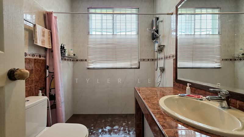 Da Silva Villas, Da Silva Lane, 5 Bedrooms, 3,558 sqft, Terraced House For Sale, by Tyler Lee, 500222747 - Bathroom - PropertyGuru.com.sg