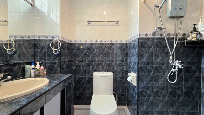 Da Silva Villas, Da Silva Lane, 5 Bedrooms, 3,558 sqft, Terraced House For Sale, by Tyler Lee, 500222747 - Bathroom - PropertyGuru.com.sg