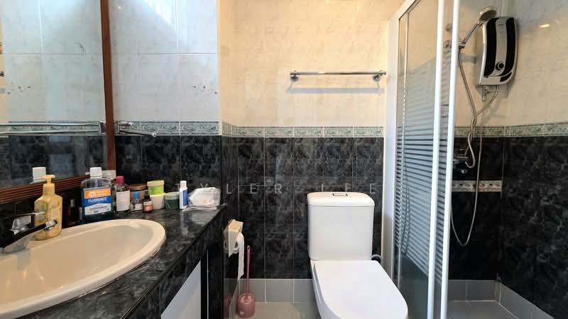 Da Silva Villas, Da Silva Lane, 5 Bedrooms, 3,558 sqft, Terraced House For Sale, by Tyler Lee, 500222747 - Bathroom - PropertyGuru.com.sg