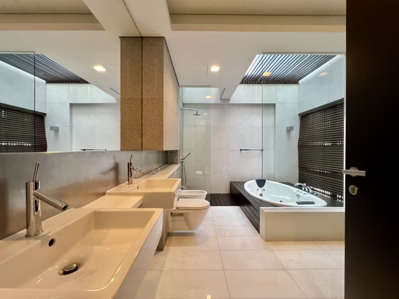 3 Storey Bungalow With 5 Bedrooms EnSuite + 1 Family Area + 1 Helpers Room En-Suite, Queen’s Road, Duke’s Road, Tan Kim Cheng Road, 6 Bedrooms, 7,500 sqft, Bungalow House For Rent, by Roy Low, 500222749 - Bathroom - PropertyGuru.com.sg
