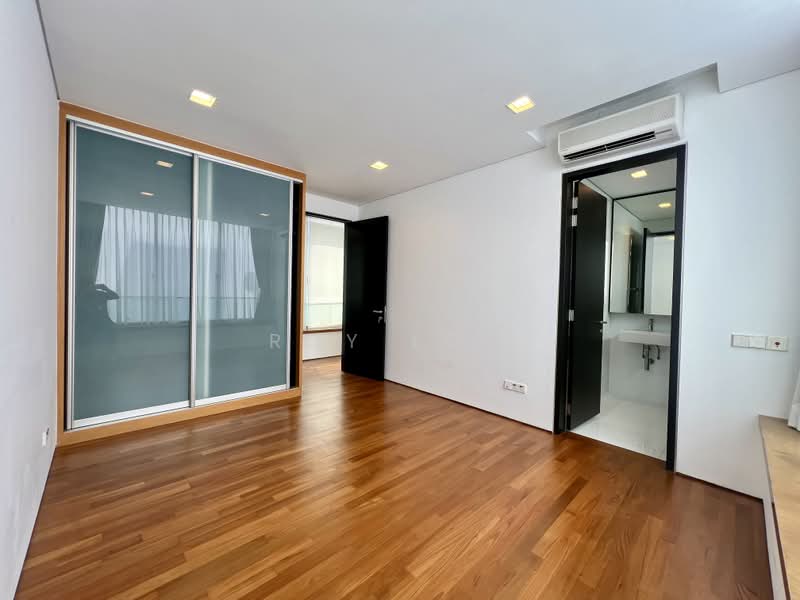 3 Storey Bungalow With 5 Bedrooms EnSuite + 1 Family Area + 1 Helpers Room En-Suite, Queen’s Road, Duke’s Road, Tan Kim Cheng Road, 6 Bedrooms, 7,500 sqft, Bungalow House For Rent, by Roy Low, 500222749 - Bedroom - PropertyGuru.com.sg