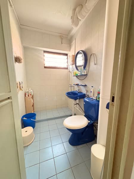 298 Bukit Batok Street 22, 298 Bukit Batok Street 22, 3 Bedrooms, 1,087 sqft, HDB Flat For Sale, by Oscar Tsui, 500222752 - Bathroom - PropertyGuru.com.sg