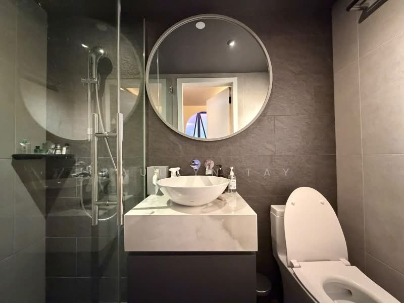 The Central, 6 Eu Tong Sen Street, 614 sqft, Office For Sale, by Paullyn Tay, 500222759 - Bathroom - CommercialGuru.com.sg