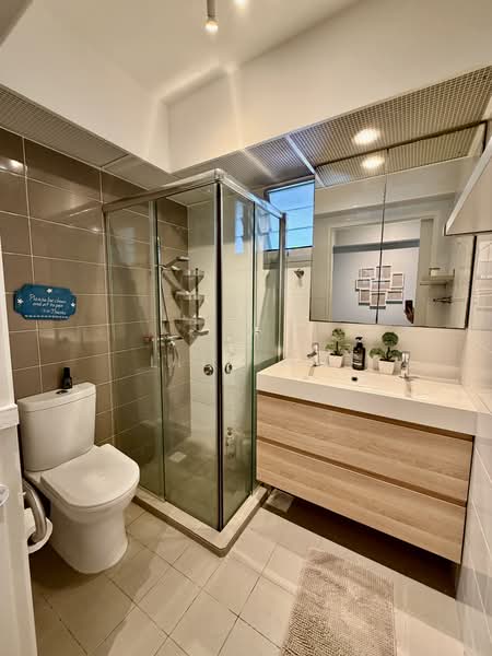 130A Lorong 1 Toa Payoh, 130A Lorong 1 Toa Payoh, 3 Bedrooms, 1,001 sqft, HDB Flat For Rent, by Lily Ho, 500222760 - Bathroom - PropertyGuru.com.sg