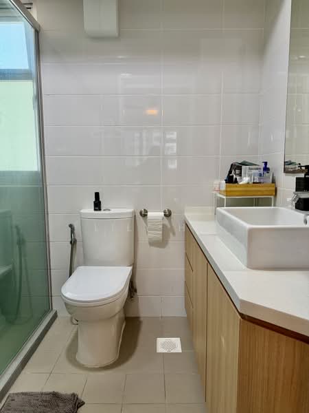 130A Lorong 1 Toa Payoh, 130A Lorong 1 Toa Payoh, 3 Bedrooms, 1,001 sqft, HDB Flat For Rent, by Lily Ho, 500222760 - Bathroom - PropertyGuru.com.sg