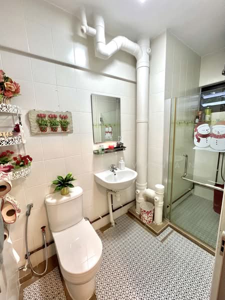 187 Bishan Street 13, 187 Bishan Street 13, 3 Bedrooms, 1,572 sqft, HDB Flat For Sale, by Vanitha Vanan, 500222771 - Bathroom - PropertyGuru.com.sg