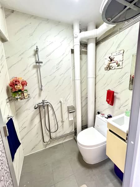 187 Bishan Street 13, 187 Bishan Street 13, 3 Bedrooms, 1,572 sqft, HDB Flat For Sale, by Vanitha Vanan, 500222771 - Bathroom - PropertyGuru.com.sg