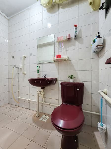 355 Kang Ching Road, 355 Kang Ching Road, 3 Bedrooms, 1,087 sqft, HDB Flat For Sale, by Lawrence Chia, 500222778 - Bathroom - PropertyGuru.com.sg