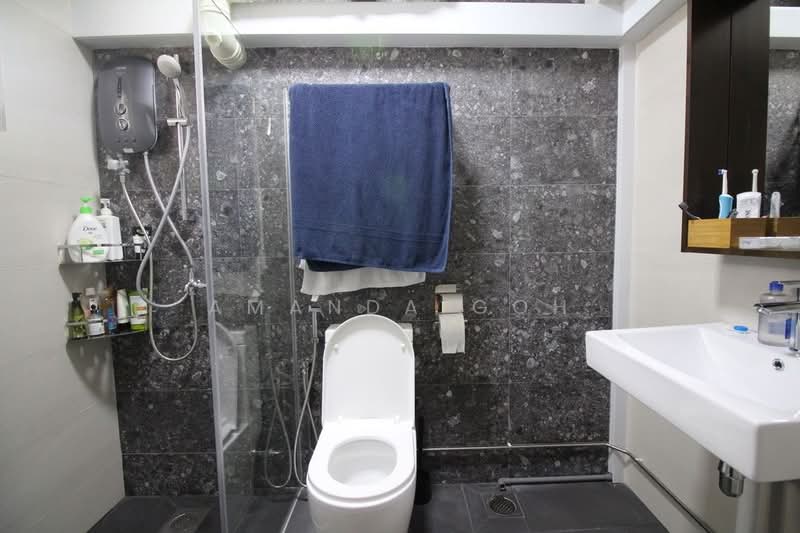 11 Cantonment Close, 11 Cantonment Close, 3 Bedrooms, 1,184 sqft, HDB Flat For Sale, by Amanda Goh, 500222781 - Bathroom - PropertyGuru.com.sg