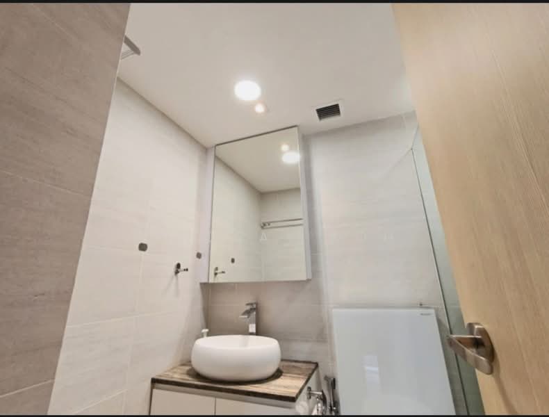 Queensberry Lodge, 11 Shanghai Road, 5 Bedrooms, 1,861 sqft, Apartment For Sale, by Lindsay Koh, 500222785 - Bathroom - PropertyGuru.com.sg