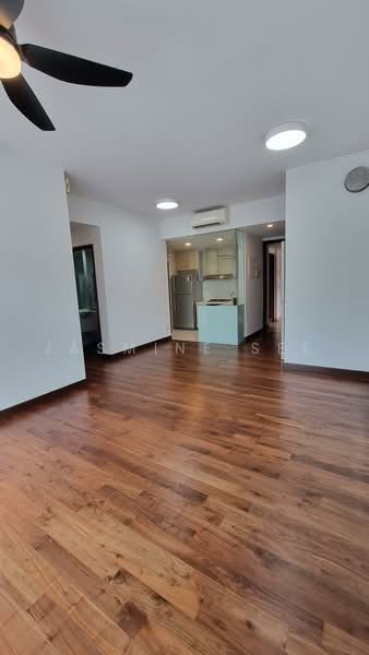 Watermark Robertson Quay, 5 Rodyk Street, 2 Bedrooms, 947 sqft, Apartment For Sale, by Jasmine See, 500222794 - Living Room - PropertyGuru.com.sg