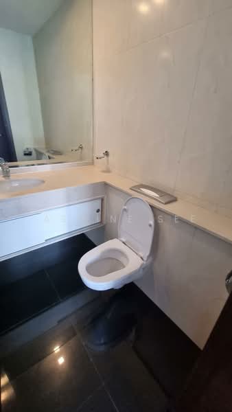 Watermark Robertson Quay, 5 Rodyk Street, 2 Bedrooms, 947 sqft, Apartment For Sale, by Jasmine See, 500222794 - Bathroom - PropertyGuru.com.sg