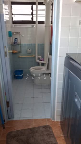 684 Hougang Avenue 8, 684 Hougang Avenue 8, Room Rental, 200 sqft, HDB Flat For Rent, by Vanitha Vanan, 500222839 - Bathroom - PropertyGuru.com.sg