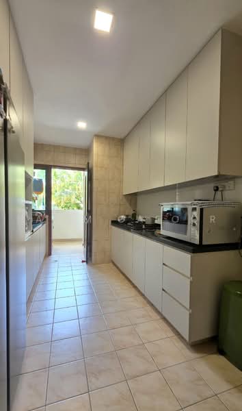 Laguna 88, 44 Eastwood Road, 3 Bedrooms, 1,335 sqft, Condominium For Sale, by Halim Gafoor, 500222872 - Spacious family size kitchen - PropertyGuru.com.sg