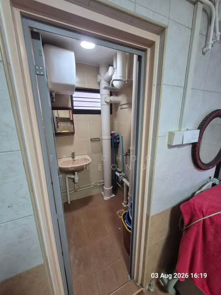 2 Tanjong Pagar Plaza, 2 Tanjong Pagar Plaza, 2 Bedrooms, 635 sqft, HDB Flat For Rent, by Tan Choon Cheong, 500222896 - Bathroom - PropertyGuru.com.sg