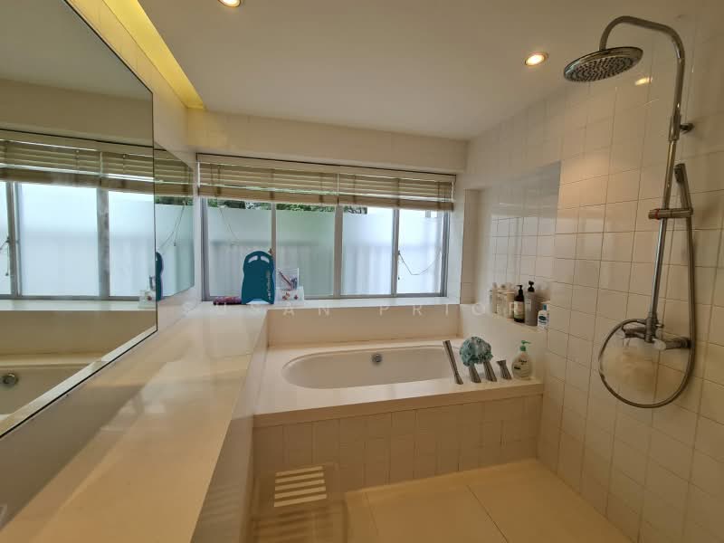 Cairnhill Conservation 5+1 PIZZAZZ!, Cairnhill Road Conservation House, 5 Bedrooms, 4,000 sqft, Conservation House For Rent, by Susan Prior, 500222918 - Bathroom - PropertyGuru.com.sg