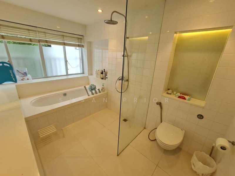 Cairnhill Conservation 5+1 PIZZAZZ!, Cairnhill Road Conservation House, 5 Bedrooms, 4,000 sqft, Conservation House For Rent, by Susan Prior, 500222918 - Bathroom - PropertyGuru.com.sg