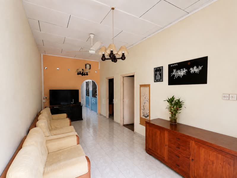Sembawang Hills Estate, 5 Jalan Menarong, 4 Bedrooms, 2,000 sqft, Terraced House For Sale, by Jeremy Lu, 500222919 - Living Room - PropertyGuru.com.sg