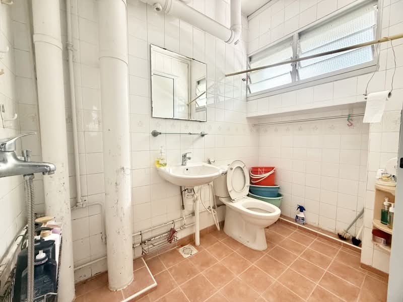 573 Pasir Ris Street 53, 573 Pasir Ris Street 53, Room Rental, 108 sqft, HDB Flat For Rent, by Young Chng, 500222923 - Bathroom - PropertyGuru.com.sg