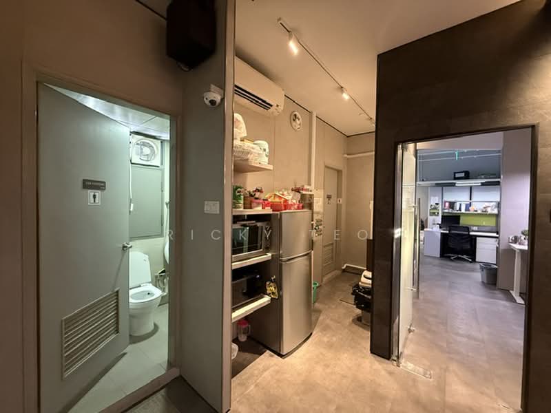 One Commonwealth, 1 Commonwealth Lane, 7,000 sqft, Light Industrial (B1) For Rent, by Ricky Teo, 500222933 - Bathroom - CommercialGuru.com.sg