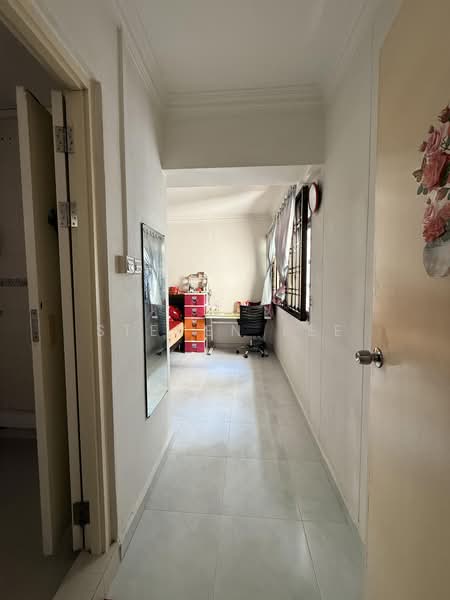 699C Hougang Street 52, 699C Hougang Street 52, 3 Bedrooms, 1,076 sqft, HDB Flat For Sale, by Steven Lee, 500222941 - Corridor - PropertyGuru.com.sg