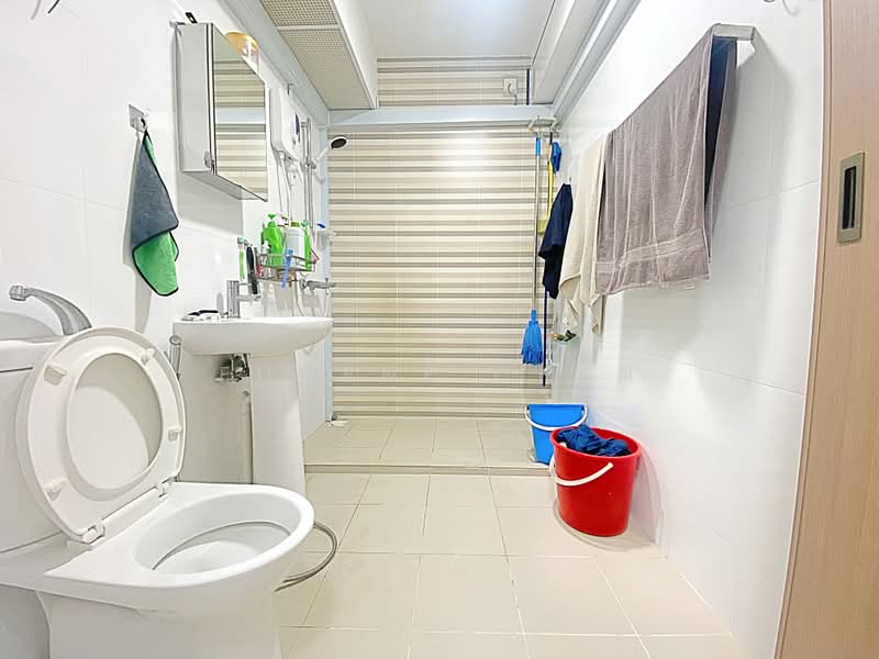 419D Northshore Drive, 419D Northshore Drive, 2 Bedrooms, 721 sqft, HDB Flat For Sale, by Eugene Chen, 500222943 - Bathroom - PropertyGuru.com.sg