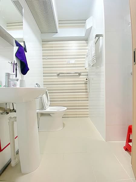 419D Northshore Drive, 419D Northshore Drive, 2 Bedrooms, 721 sqft, HDB Flat For Sale, by Eugene Chen, 500222943 - Bathroom - PropertyGuru.com.sg
