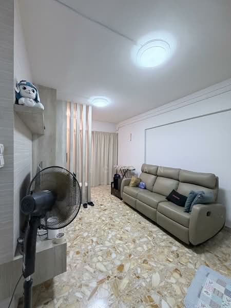 308 Jurong East Street 32, 308 Jurong East Street 32, 2 Bedrooms, 796 sqft, HDB Flat For Sale, by Alec Tan, 500222944 - Living Room - PropertyGuru.com.sg