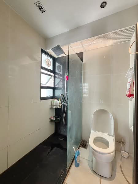 441D Fernvale Road, 441D Fernvale Road, 3 Bedrooms, 1,012 sqft, HDB Flat For Sale, by Jason Oon, 500222967 - Bathroom - PropertyGuru.com.sg