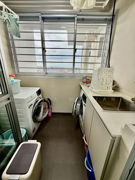 153A Bedok South Road, 153A Bedok South Road, 3 Bedrooms, 1,200 sqft, HDB Flat For Rent, by Champa Murjani, 500222974 - Balcony - PropertyGuru.com.sg