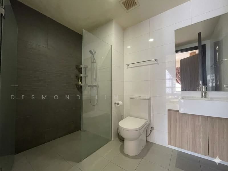 Lake Life, 2 Tao Ching Road, 2 Bedrooms, 743 sqft, Executive Condominium For Rent, by Desmond Lim Chen Fan, 500222977 - Bathroom - PropertyGuru.com.sg