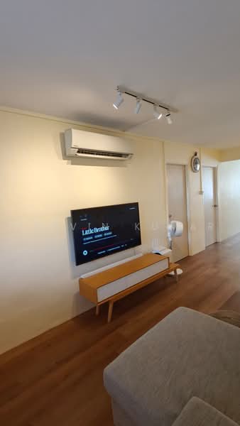 242 Hougang Street 22, 242 Hougang Street 22, 2 Bedrooms, 721 sqft, HDB Flat For Sale, by Pravin Kumar, 500222987 - Living Room - PropertyGuru.com.sg