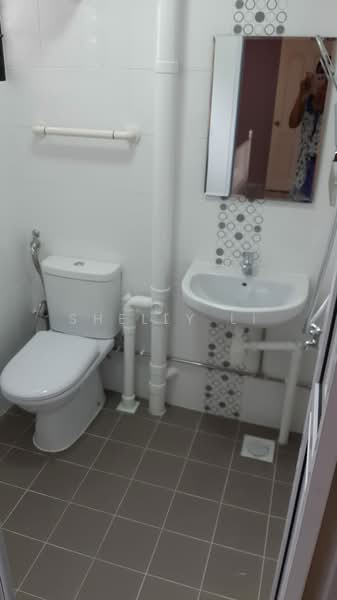 405 Hougang Avenue 10, 405 Hougang Avenue 10, Room Rental, 180 sqft, HDB Flat For Rent, by Shelly Li, 500222989 - Bathroom - PropertyGuru.com.sg