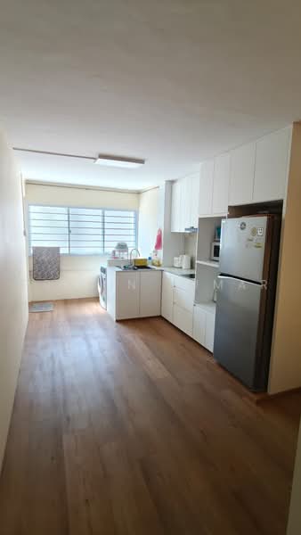 242 Hougang Street 22, 242 Hougang Street 22, 2 Bedrooms, 721 sqft, HDB Flat For Rent, by Pravin Kumar, 500223010 - Kitchen - PropertyGuru.com.sg