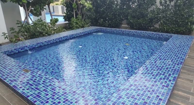 SkySuites 17, 17 Jalan Rajah, 1 Bedroom, 377 sqft, Apartment For Rent, by Jacqueline Lee 李瑞玲, 500223018 - Pool - PropertyGuru.com.sg