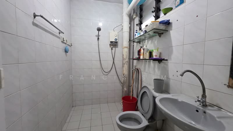 715 Woodlands Drive 70, 715 Woodlands Drive 70, 3 Bedrooms, 1,087 sqft, HDB Flat For Sale, by Francis Sim, 500223027 - Bathroom - PropertyGuru.com.sg