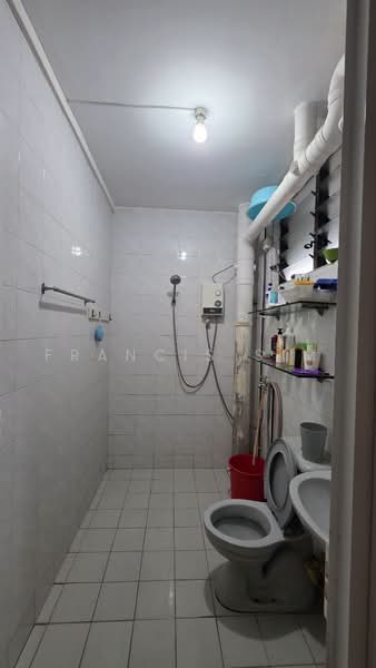 715 Woodlands Drive 70, 715 Woodlands Drive 70, 3 Bedrooms, 1,087 sqft, HDB Flat For Sale, by Francis Sim, 500223027 - Bathroom - PropertyGuru.com.sg