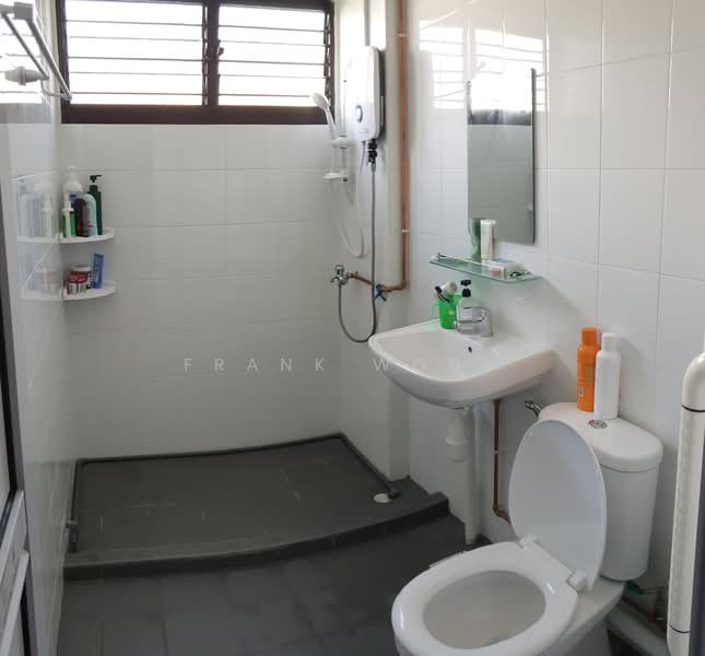 552 Bedok North Avenue 1, 552 Bedok North Avenue 1, 3 Bedrooms, 1,302 sqft, HDB Flat For Sale, by Frank Wong, 500223033 - Bathroom - PropertyGuru.com.sg