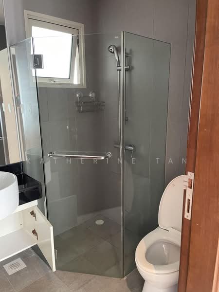 Shanghai One, 1 Shanghai Road, 3 Bedrooms, 1,066 sqft, Apartment For Rent, by Katherine Tan, 500223059 - Bathroom - PropertyGuru.com.sg